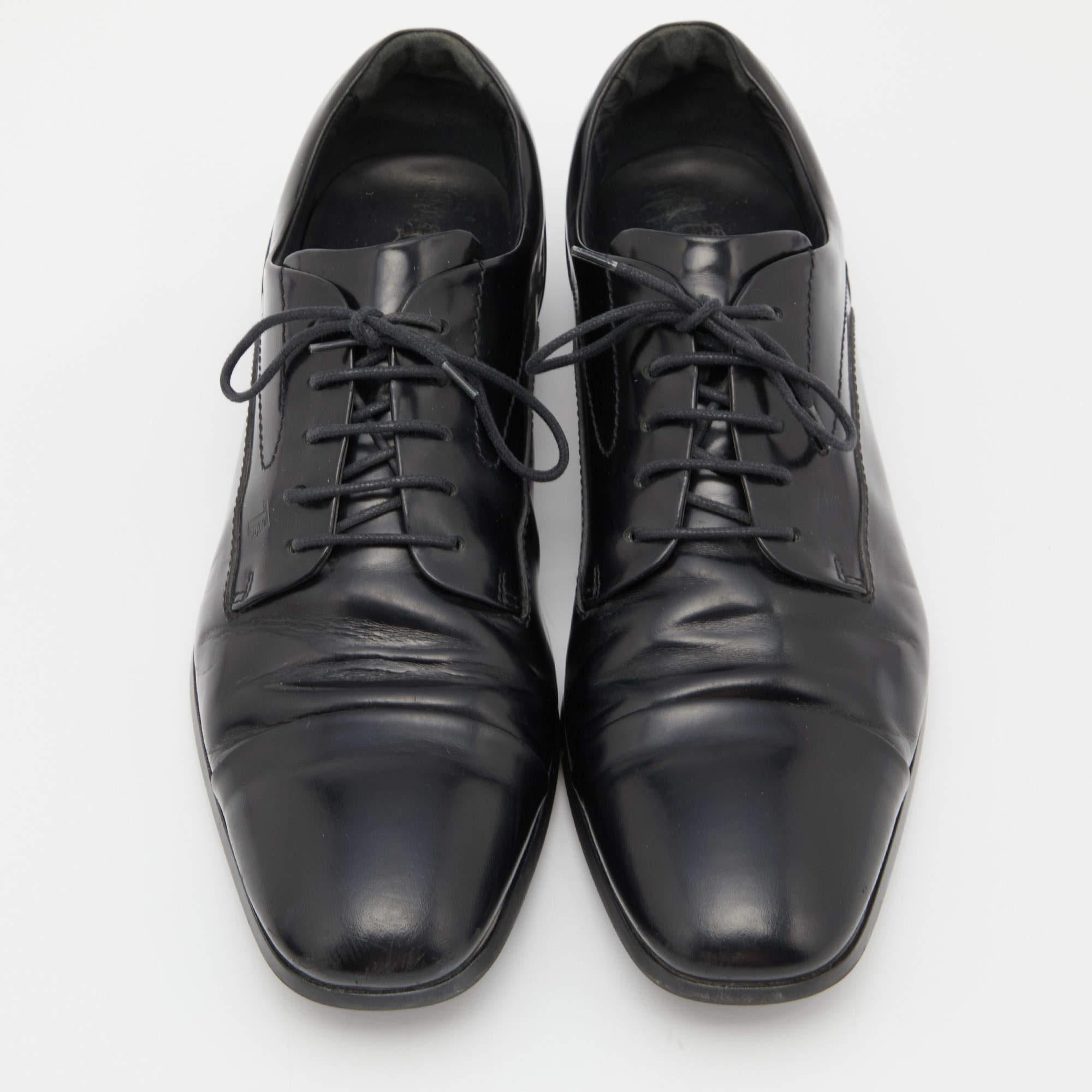 Tod's Black Leather Lace Up Derby Size 41.5 In Good Condition For Sale In Dubai, Al Qouz 2