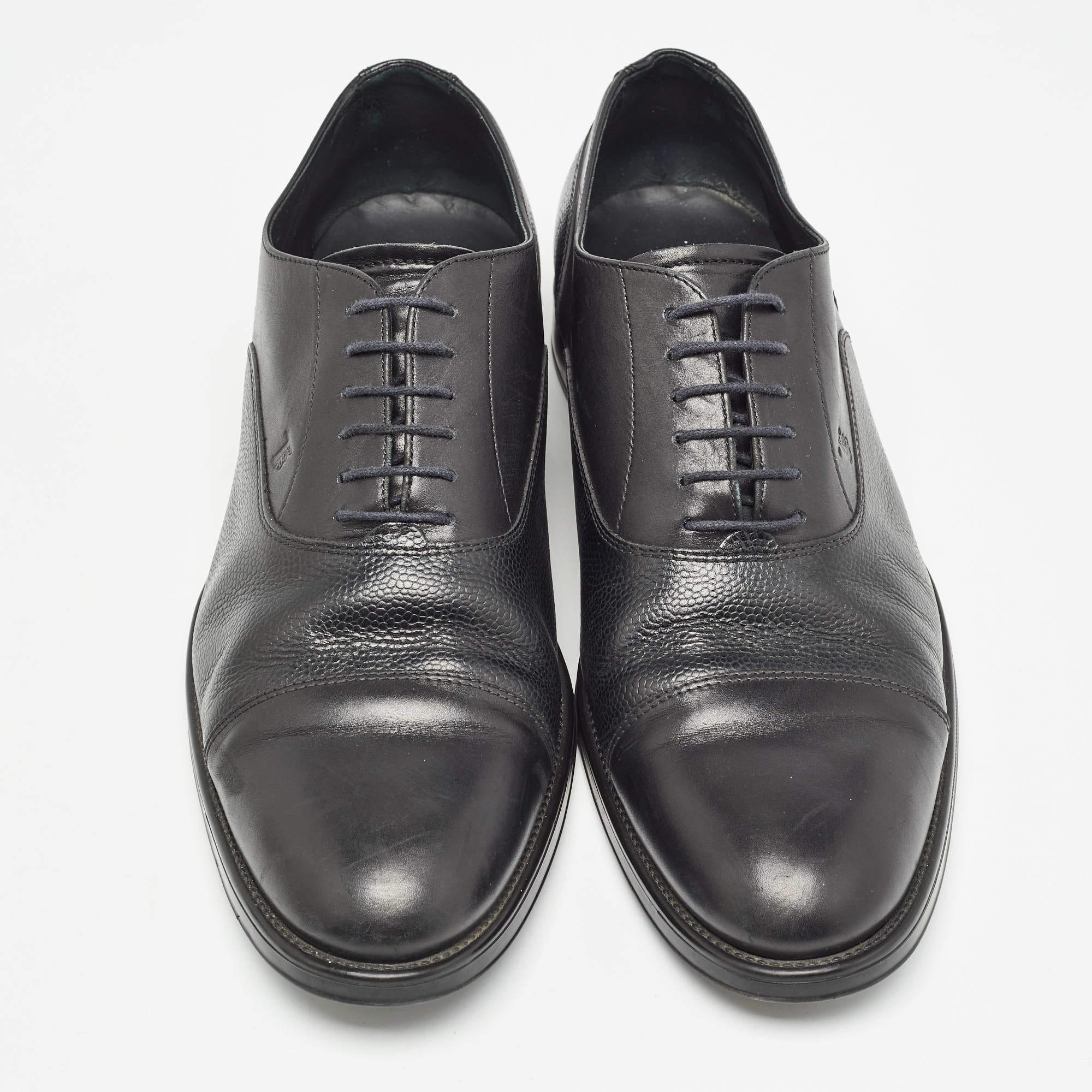 Tod's Black Leather Lace Up Oxfords Size 43 In Fair Condition In Dubai, Al Qouz 2