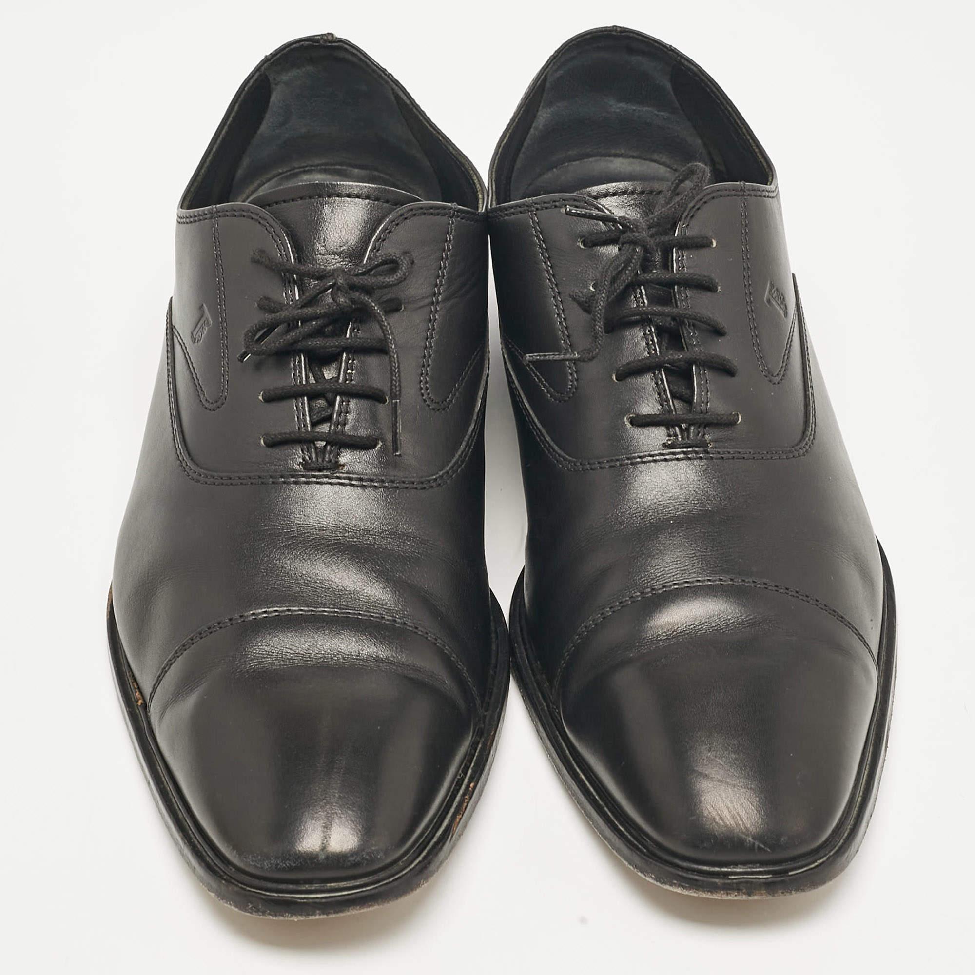Tod's Black Leather Lace Up Oxfords Size 45 In Fair Condition For Sale In Dubai, Al Qouz 2
