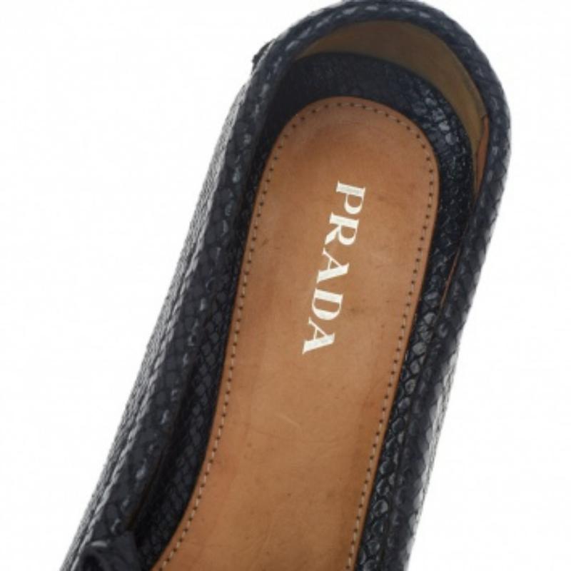 Noir Tod's - Mocassins en cuir noir avec logo Taille 41 en vente