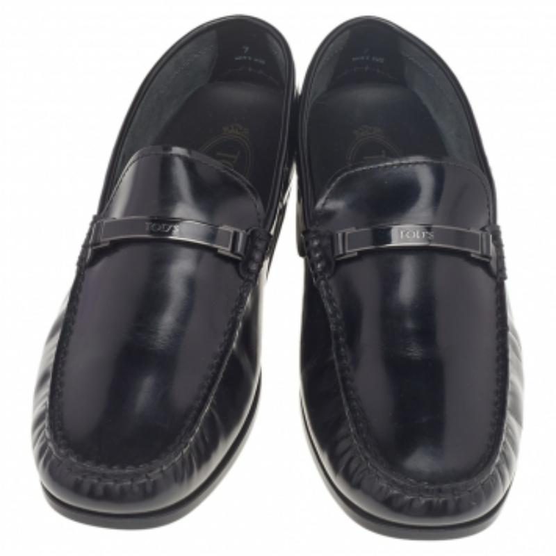 Tod's - Mocassins en cuir noir avec logo Taille 41 en vente 1