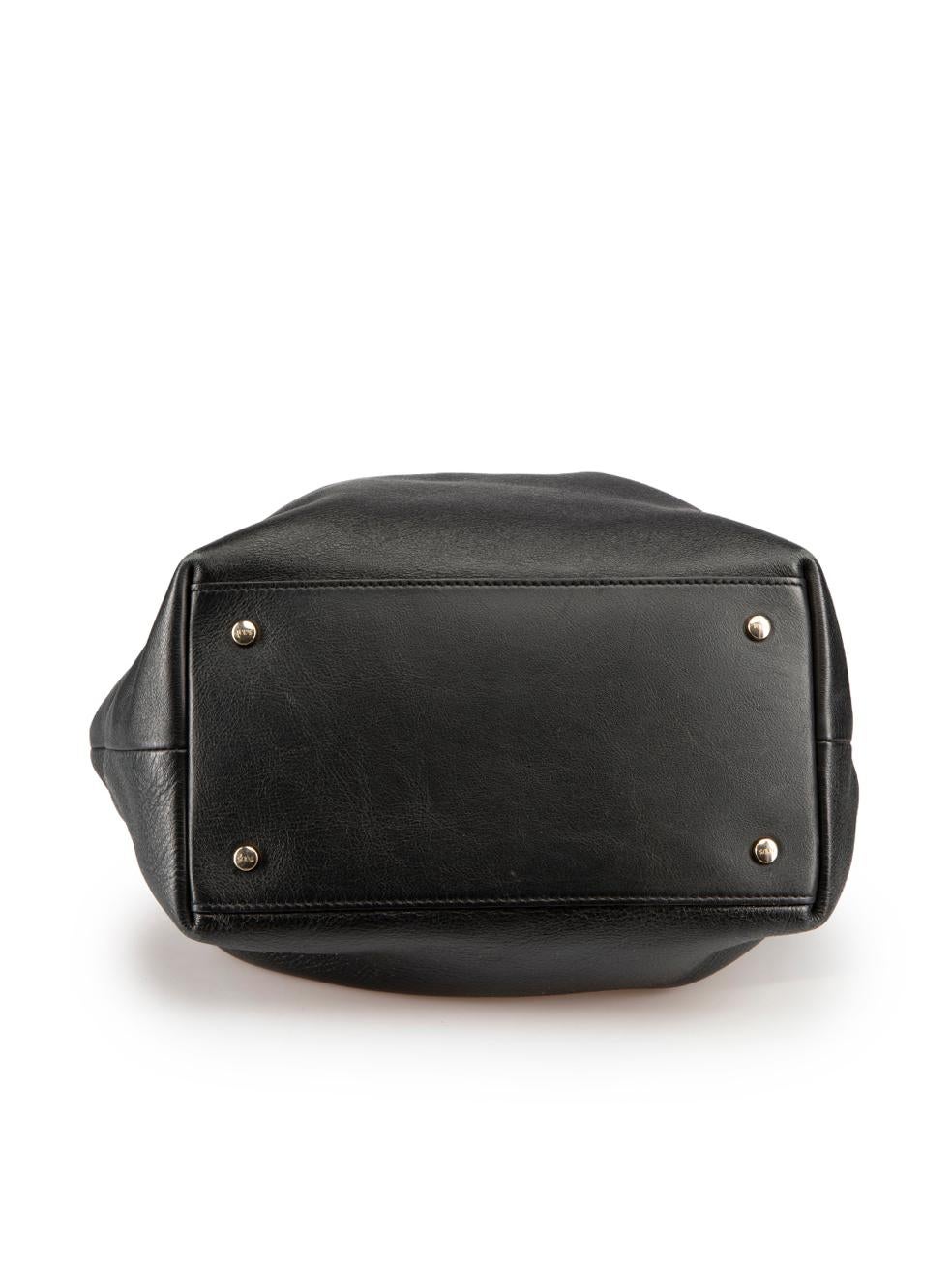 Women's Tod's Black Leather Medium Shoulder Bag For Sale