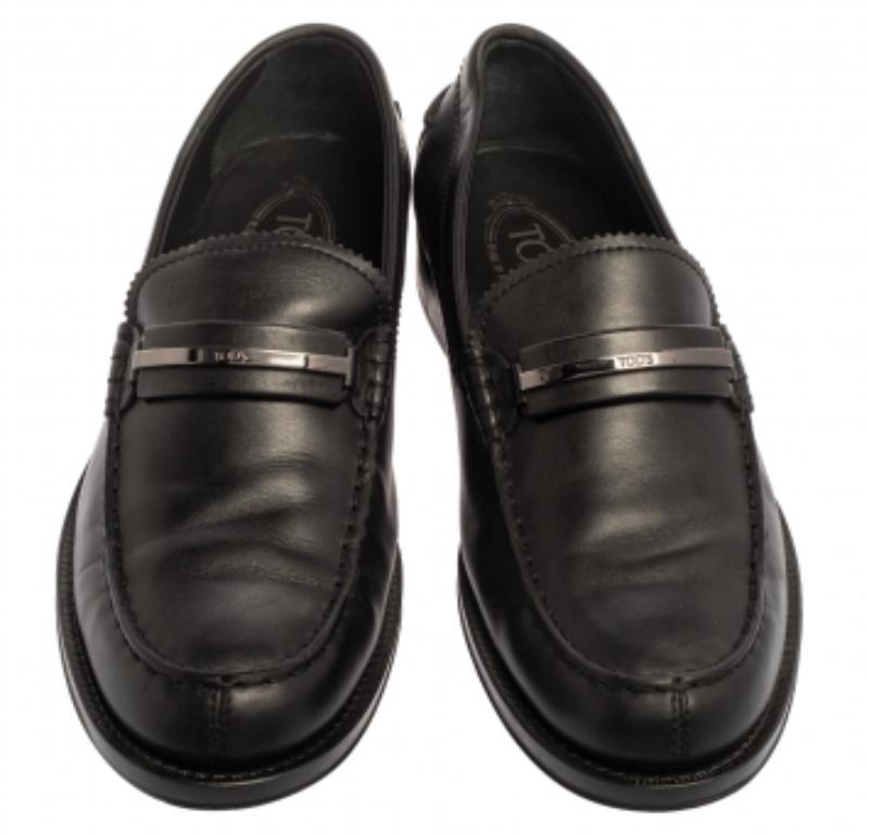 Tod's Black Leather Metal Bar Loafers Size 41.5 For Sale 2
