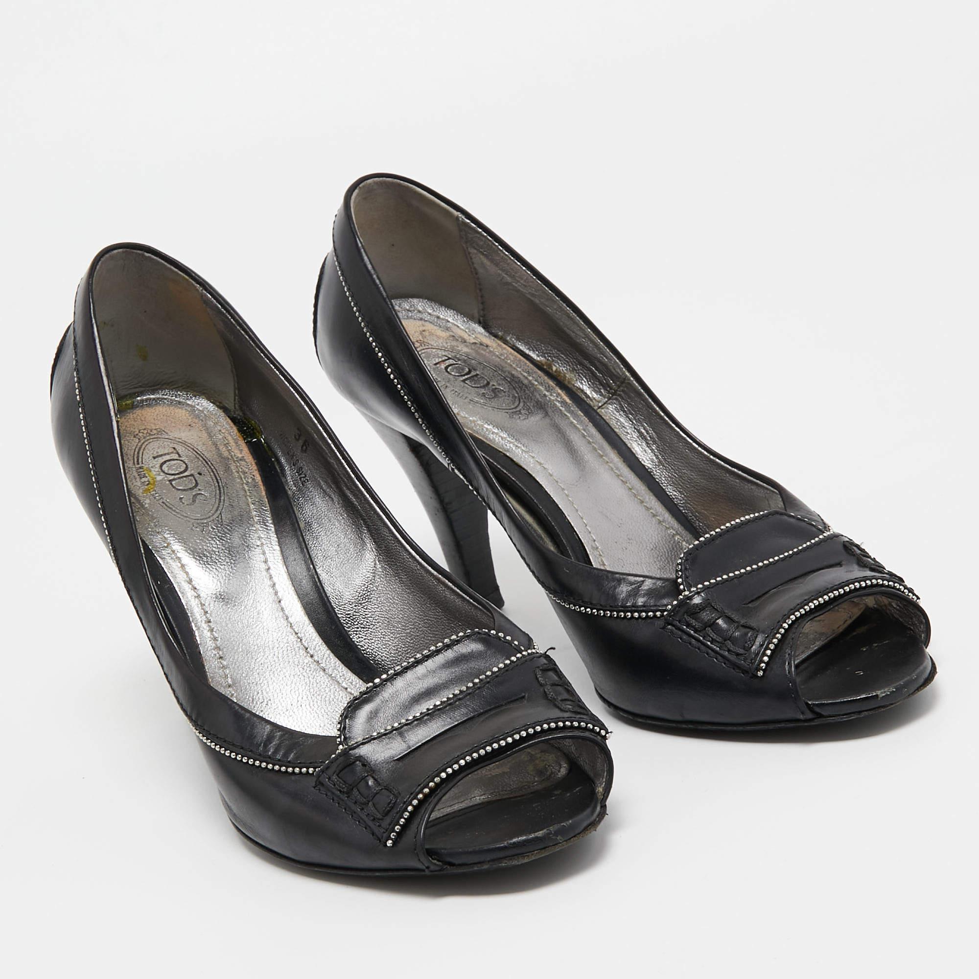 Tod's Black Leather Peep Toe Pumps Talla 36 en Bueno estado para la venta en Dubai, Al Qouz 2