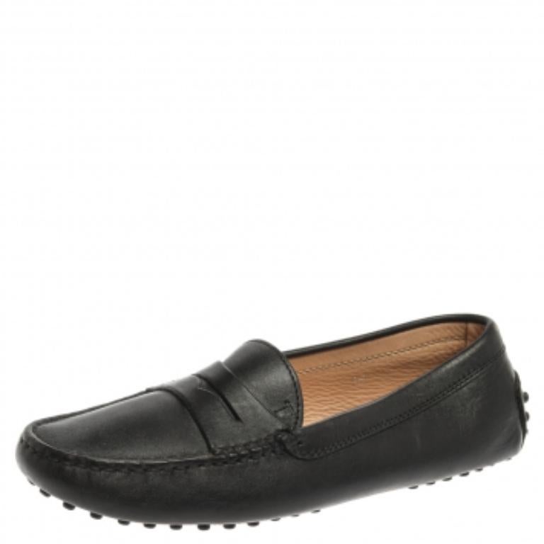 Right on style and comfort, this pair of loafers by Tod's will make a great addition to your shoe collection. They've been crafted from leather and styled with Penny keeper straps. Leather insoles and outsoles beautifully complete the black loafers.