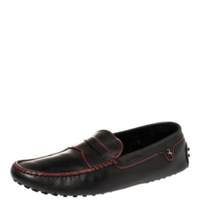 Stylish and super comfortable, this pair of loafers by Tod's will make a great addition to your shoe collection. They have been crafted from leather and styled with Penny keeper straps. Leather insoles and pebbled outsoles beautifully complete the