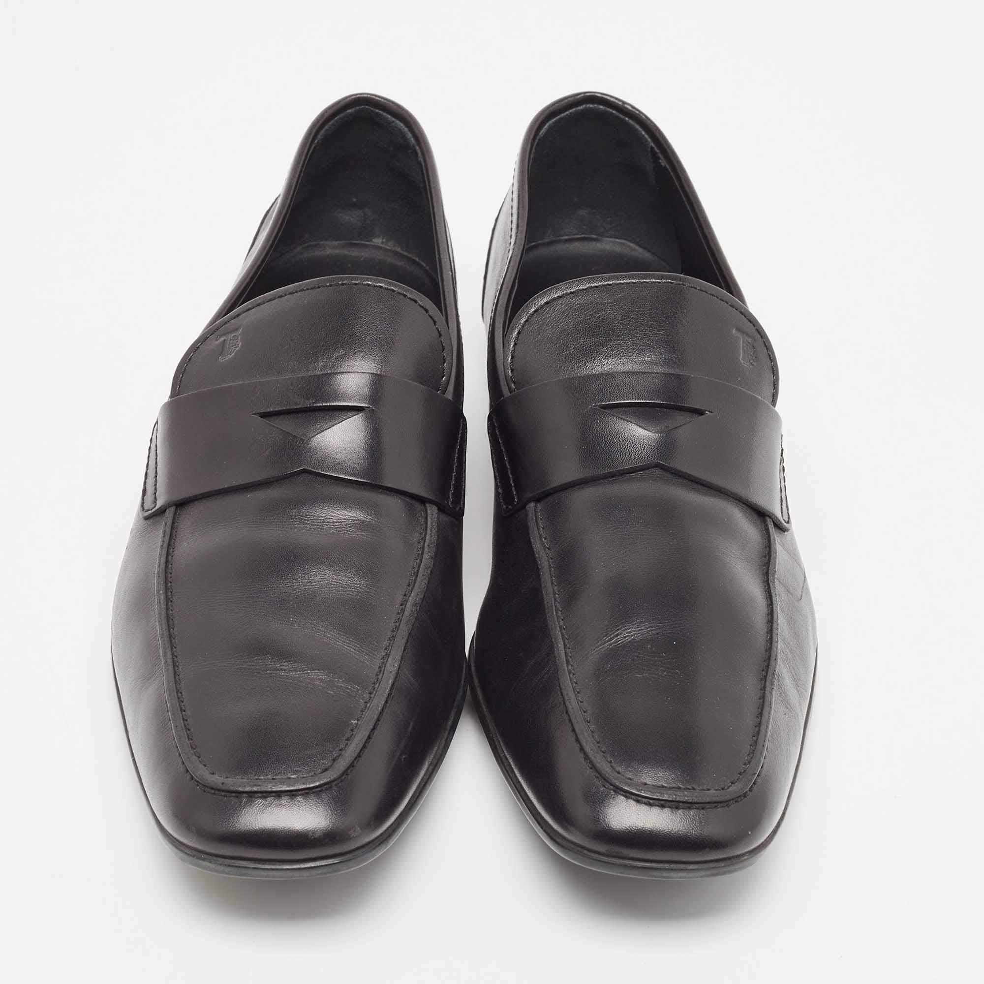 Tod's Black Leather Penny Loafers Size 43 In Good Condition In Dubai, Al Qouz 2