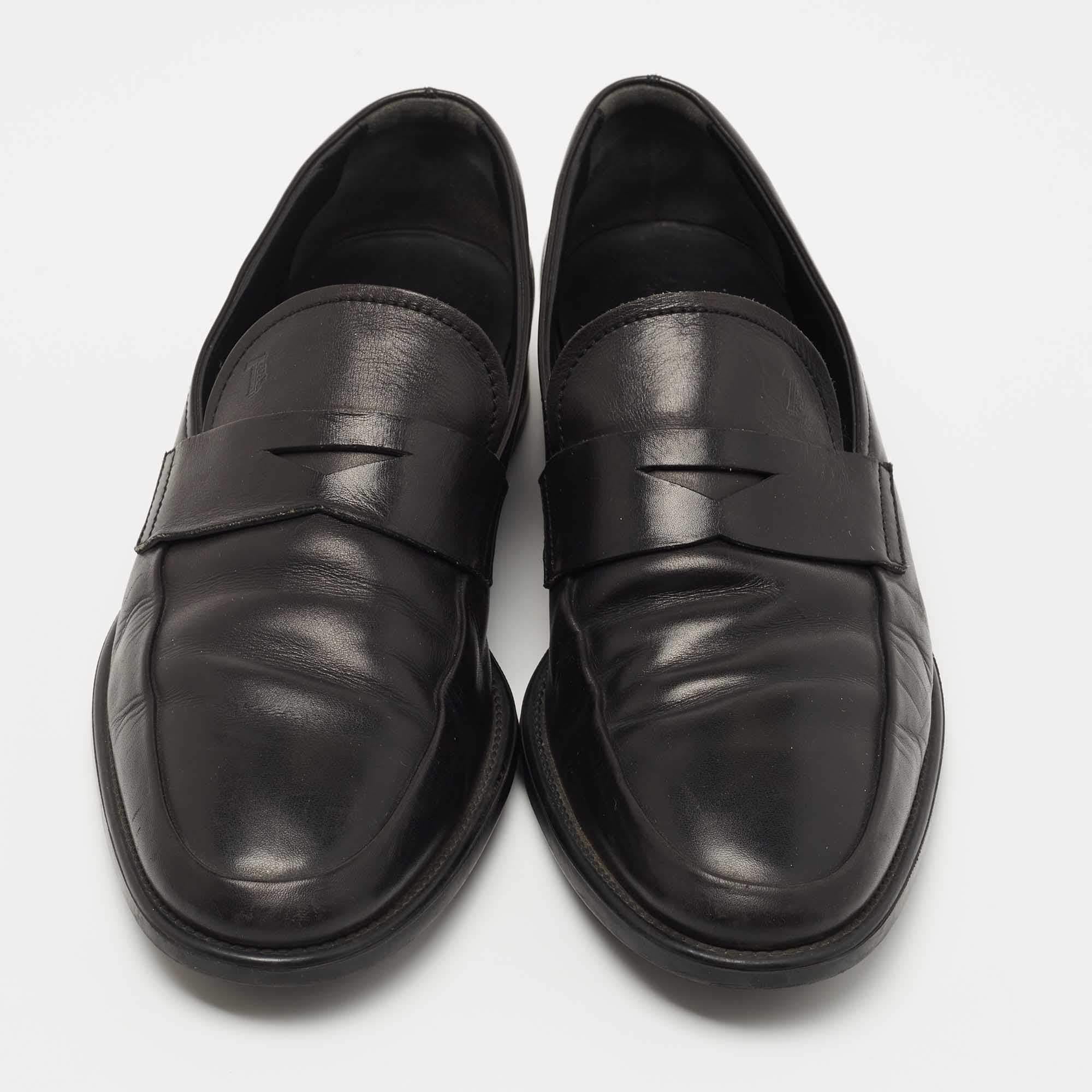 Tod's Black Leather Penny Slip On Loafers Size 39.5 In Good Condition For Sale In Dubai, Al Qouz 2