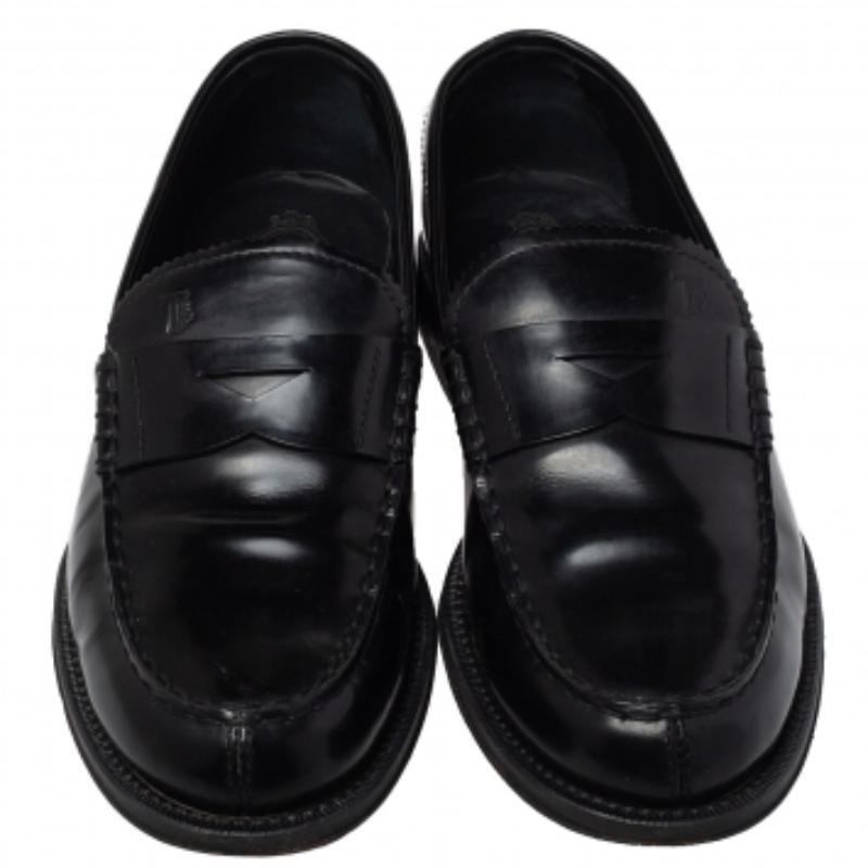 Tod's Black Leather Penny Slip On Loafers Size 39.5 In Good Condition For Sale In Dubai, Al Qouz 2
