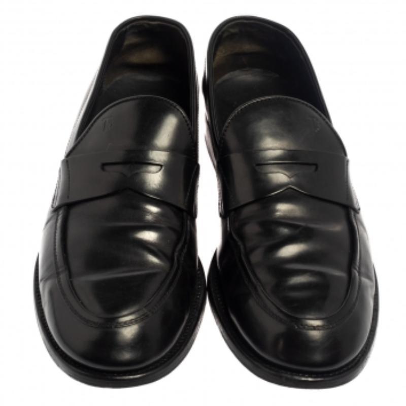 Tod's Black Leather Penny Slip On Loafers Size 43 In Fair Condition For Sale In Dubai, Al Qouz 2