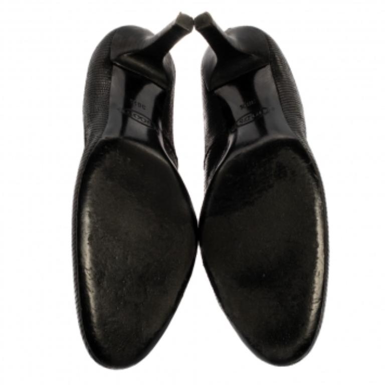 Women's Tod's Black Leather Pumps Size 38.5 For Sale