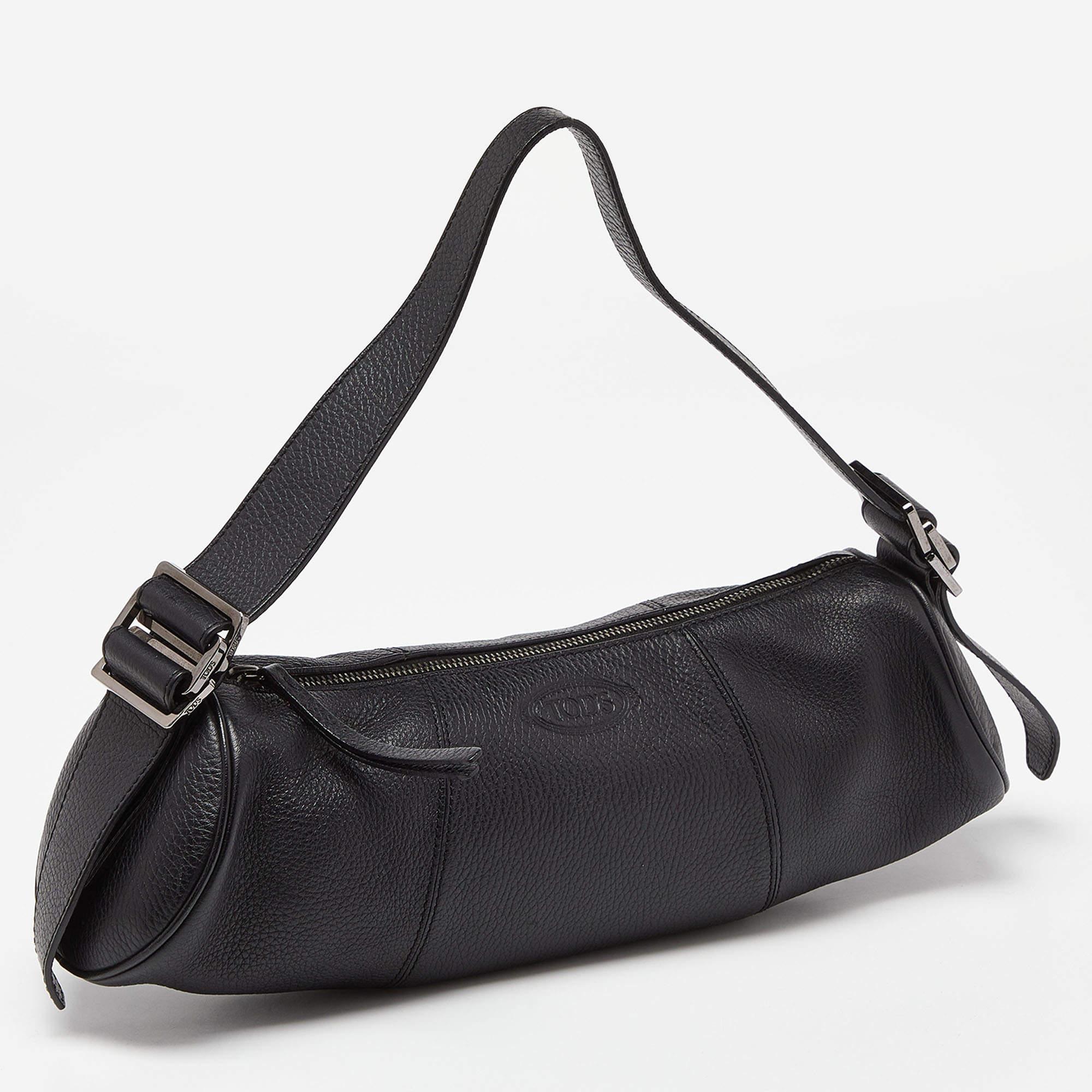 Tod's Black Leather Shoulder Bag In Good Condition For Sale In Dubai, Al Qouz 2