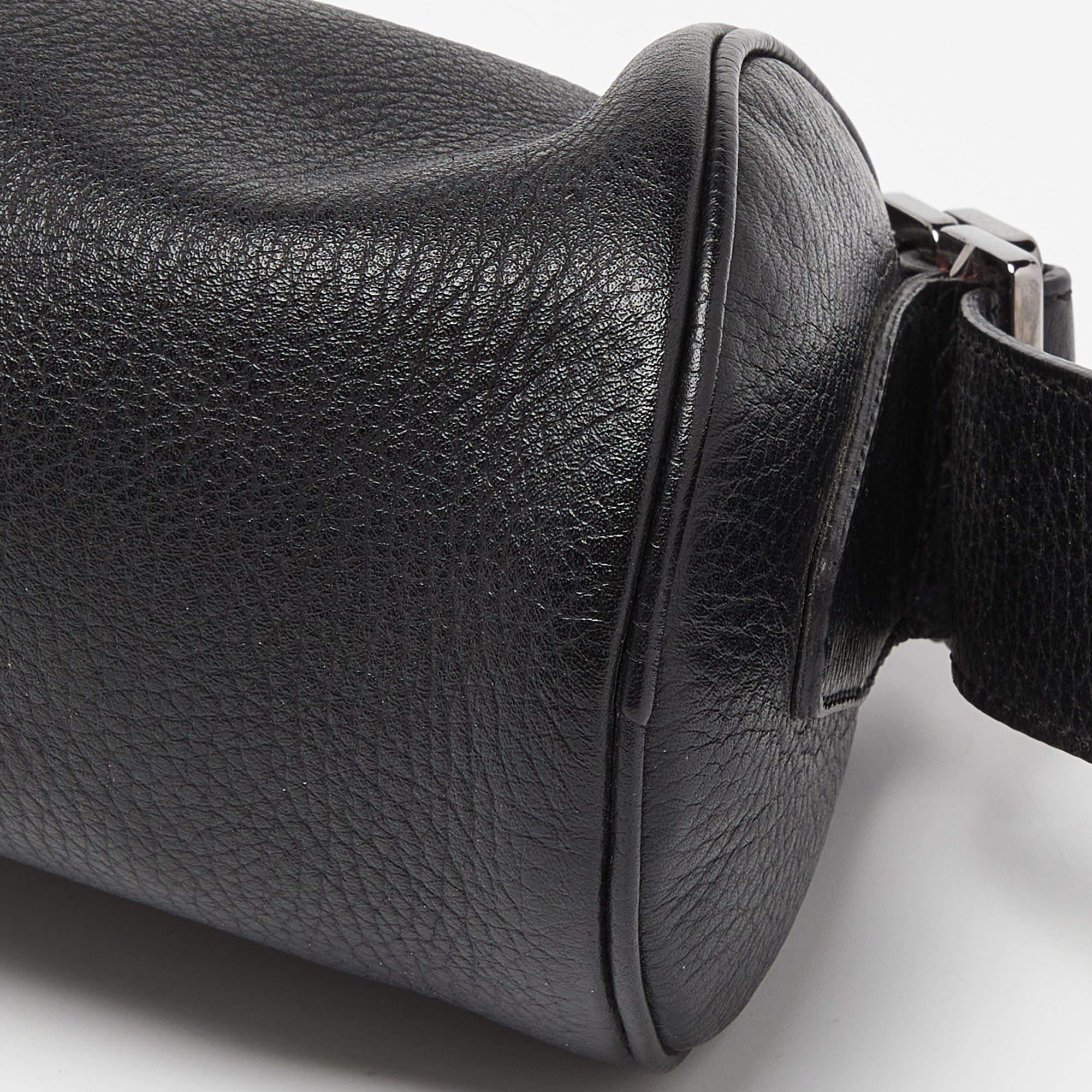 Tod's Black Leather Shoulder Bag For Sale 1