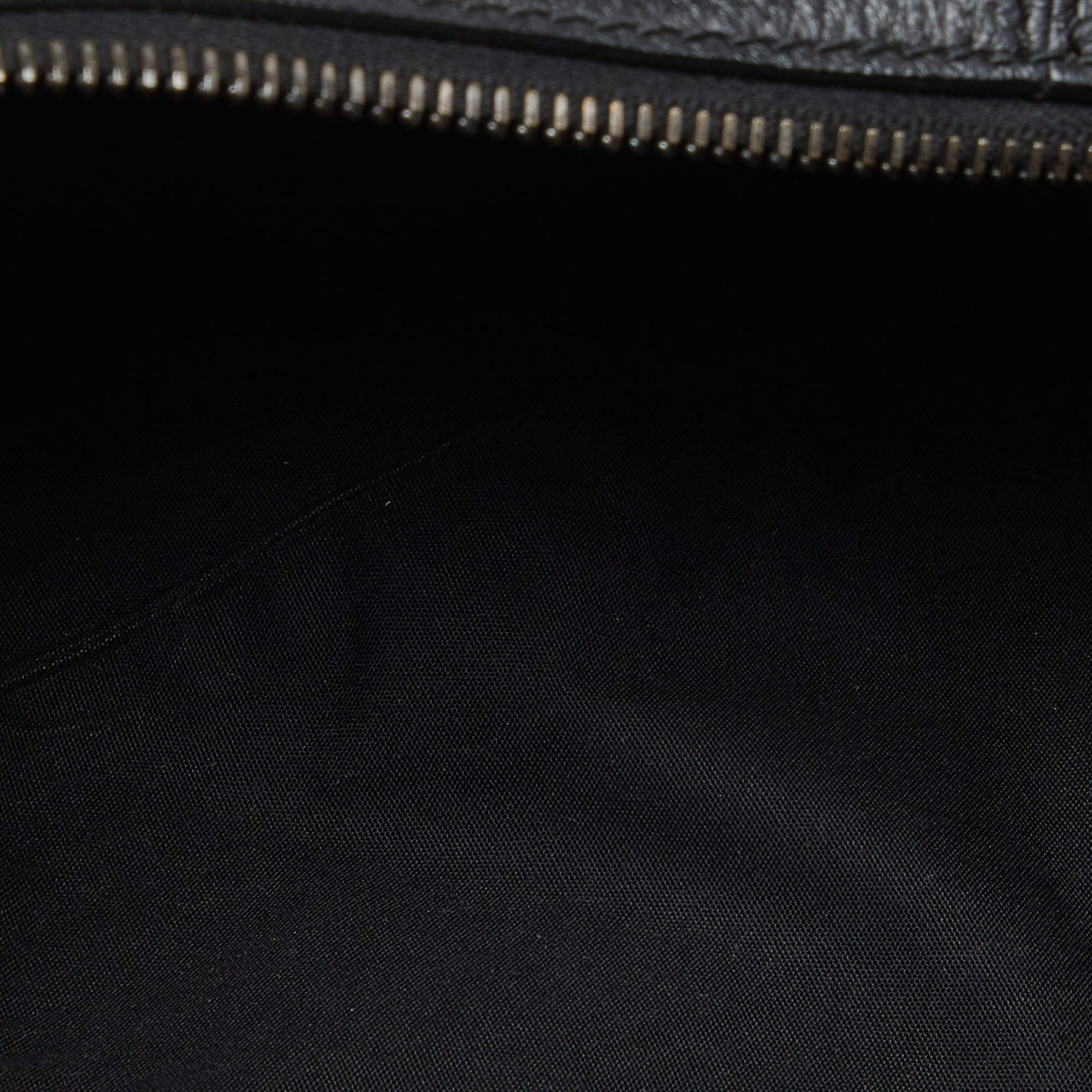 Tod's Black Leather Shoulder Bag For Sale 4