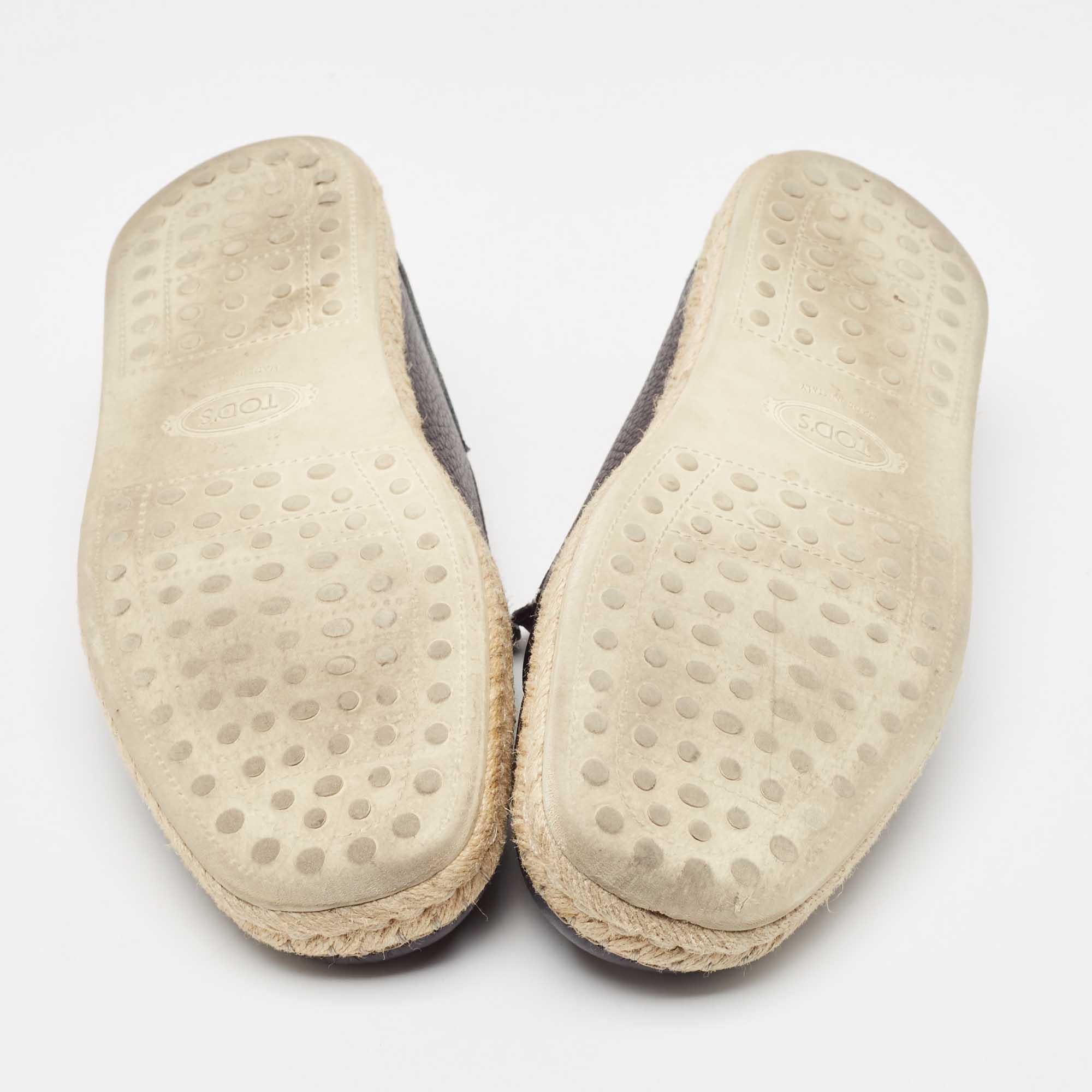Tod's Black Leather Slip On Espadrilles Flats Size 39.5 For Sale 2