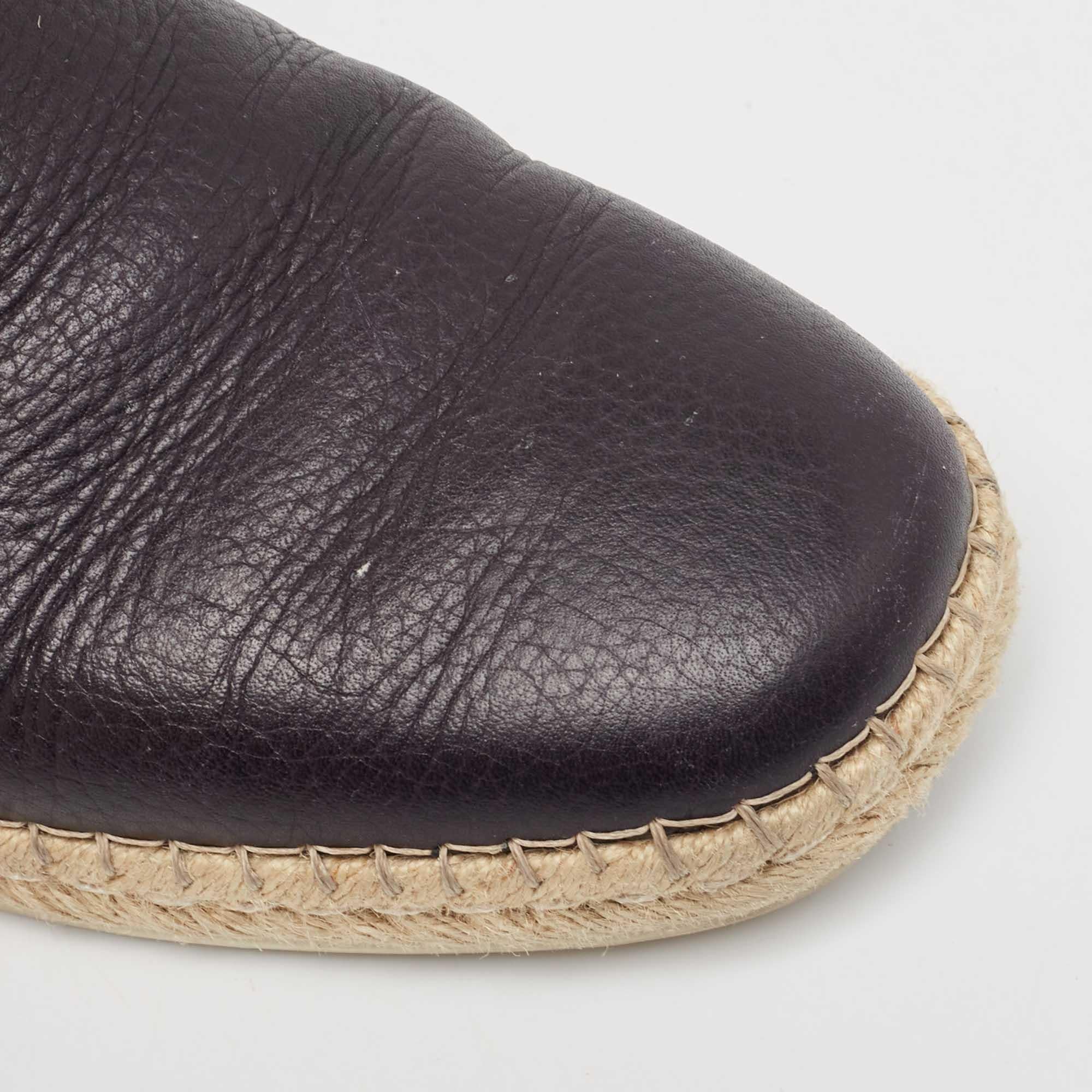 Tod's Black Leather Slip On Espadrilles Flats Size 39.5 For Sale 3