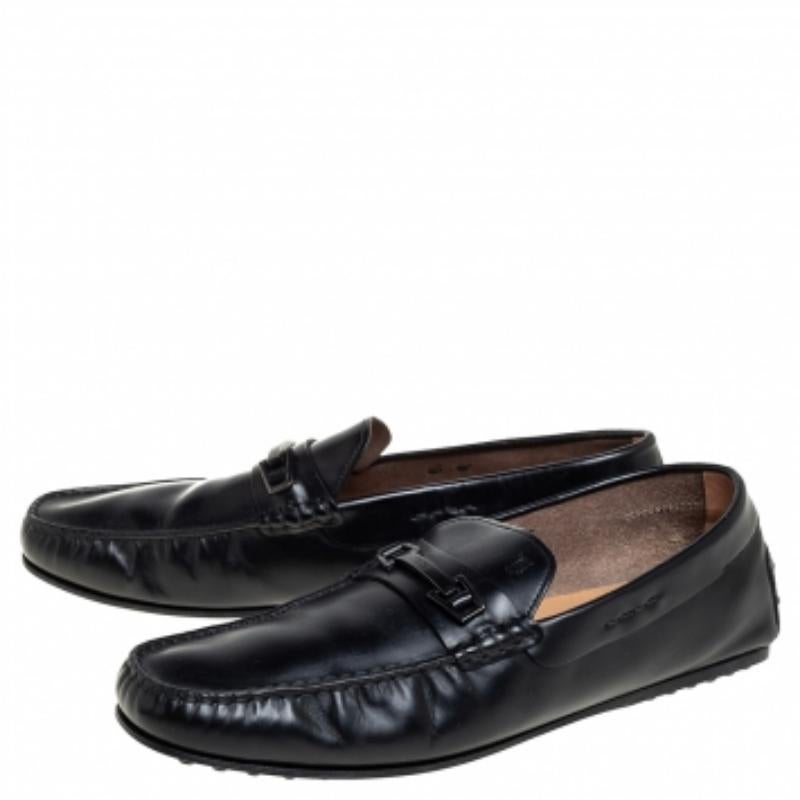 Tod's Black Leather Slip on Loafer Size 43 In Good Condition For Sale In Dubai, Al Qouz 2