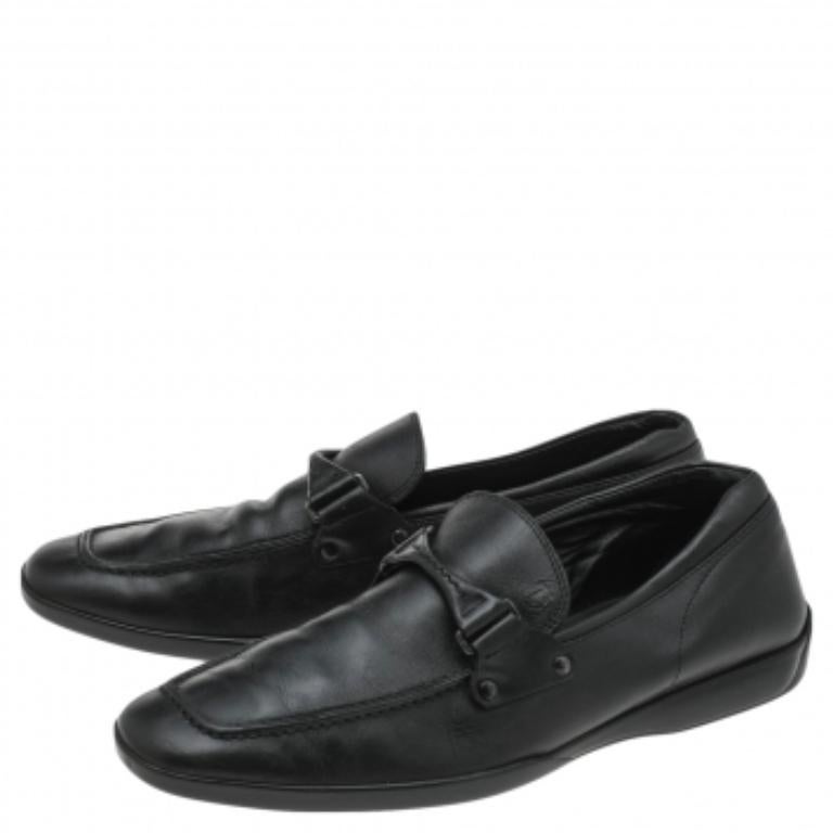 Noir Tod's Mocassins en cuir noir Taille 41.5 en vente