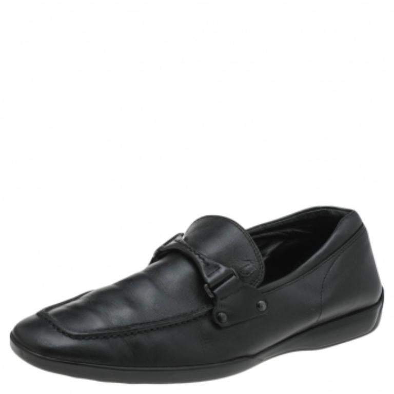 Tod's Mocassins en cuir noir Taille 41.5 Bon état - En vente à Dubai, Al Qouz 2