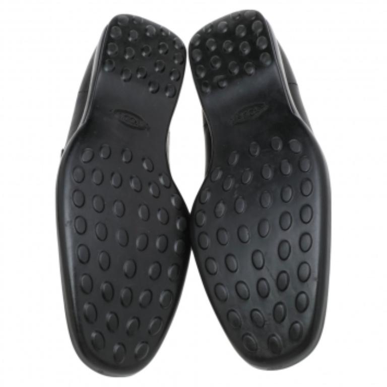 Tod's Mocassins en cuir noir Taille 41.5 en vente 2