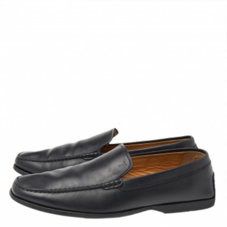 Deja que la comodidad y el estilo clásico sean tuyos con estos mocasines de diseño de Tod's. Confeccionados en piel negra, estos zapatos de alta calidad tienen la construcción perfecta para llevarte a lo largo del día con la mayor facilidad.
