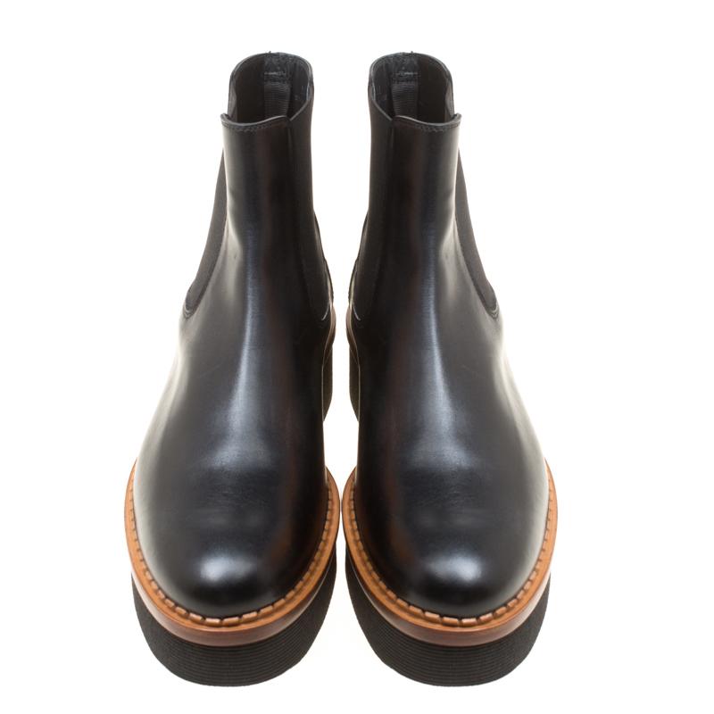 Crafted exquisitely from black leather, these Tod's boots were built to lift your outfits and your spirits. They carry round toes, stretch band inserts and platforms. The insoles are lined with leather and overall, the pair looks just right to hit a