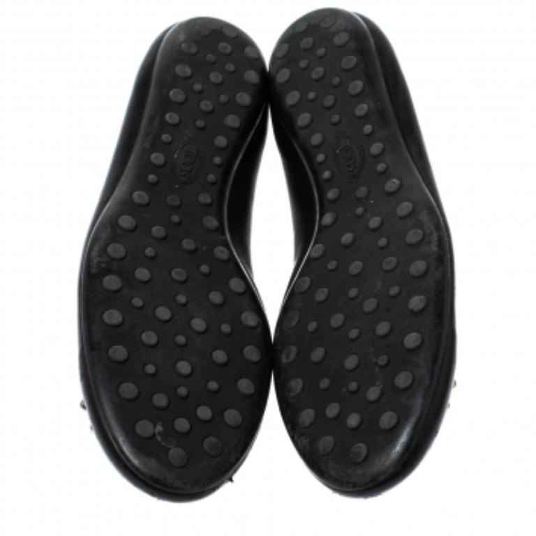 Tod's Black Leather Studded Ballet Flats Size 38.5 In Fair Condition For Sale In Dubai, Al Qouz 2