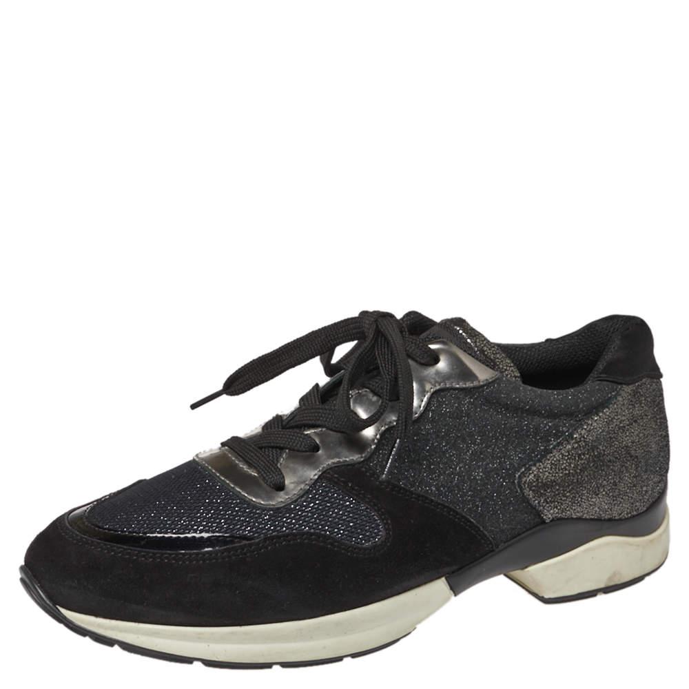 These trendy and chic sneakers from Tod's will elevate your look. Step out in style and confidence as you wear these attractive low-top sneakers. They carry a black-hued exterior made from mesh, textured suede, and patent leather trims. They are