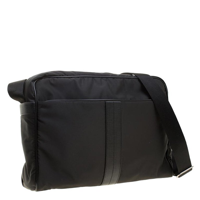 Tod's Black Nylon Pillow Tex Messenger Bag For Sale at 1stDibs