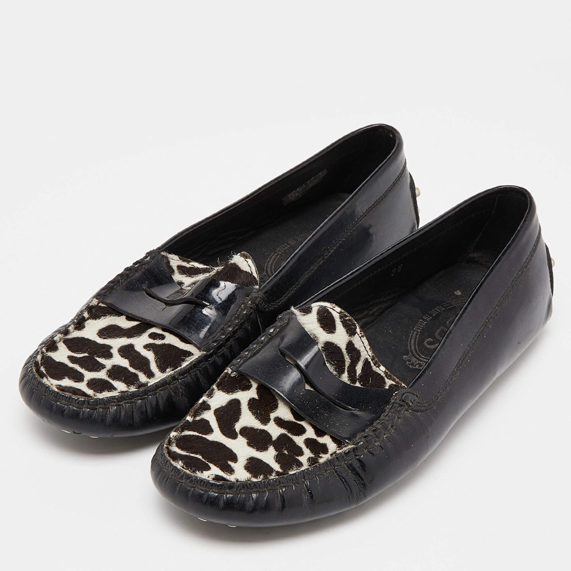 True luxury is a combination of exquisite craftsmanship and comfort that translated well into these Tods loafers. They have been made using best materials topped with penny straps and also feature the signature rubber pebbling on the soles.