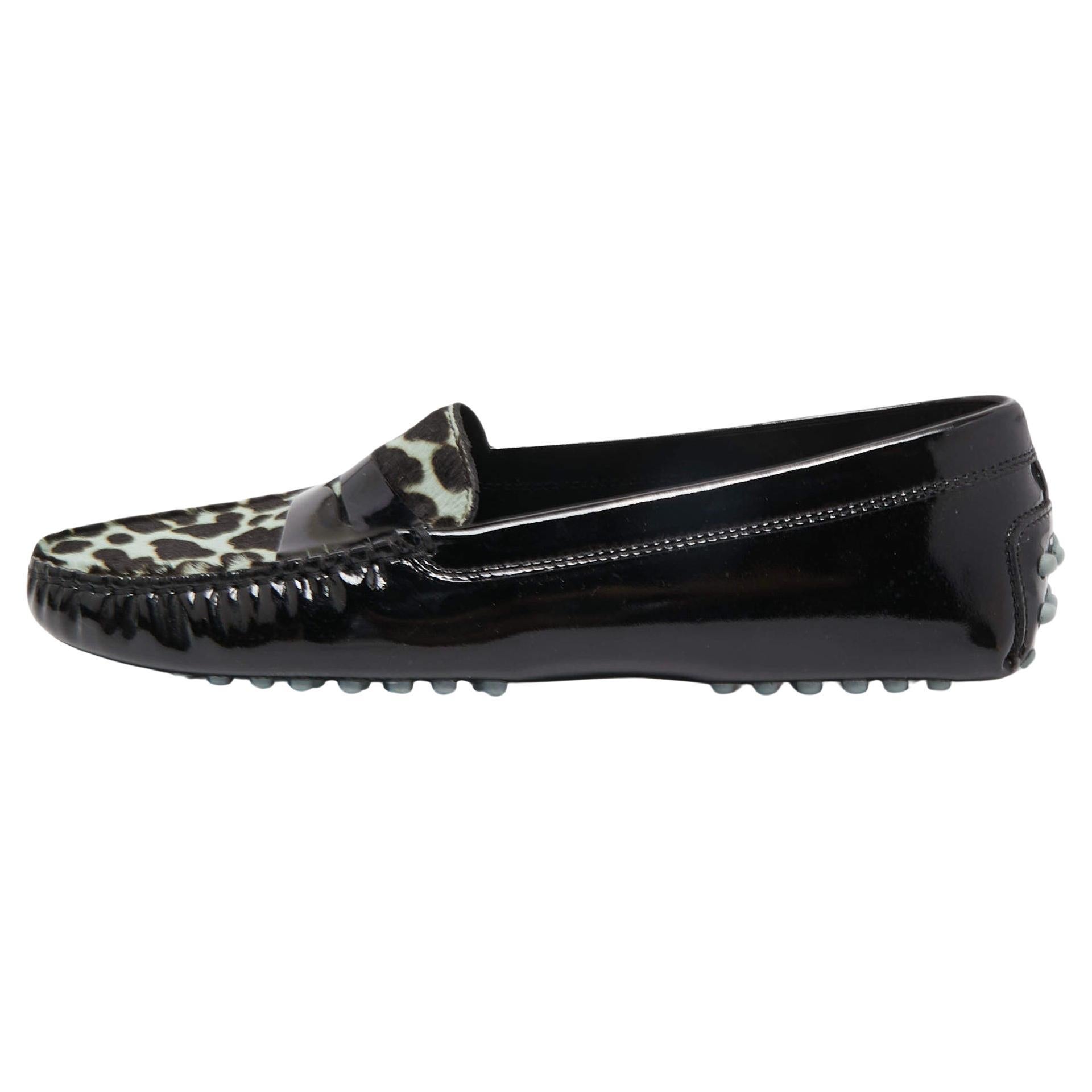 Tod's Black Patent Leather And Calf Hair Gommino Penny Loafers Size 39 For Sale