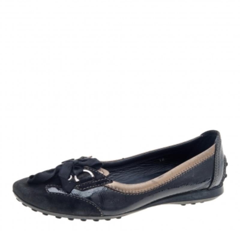 Noir Tod's Mocassins à lacets en cuir verni et daim noir Taille 36 en vente