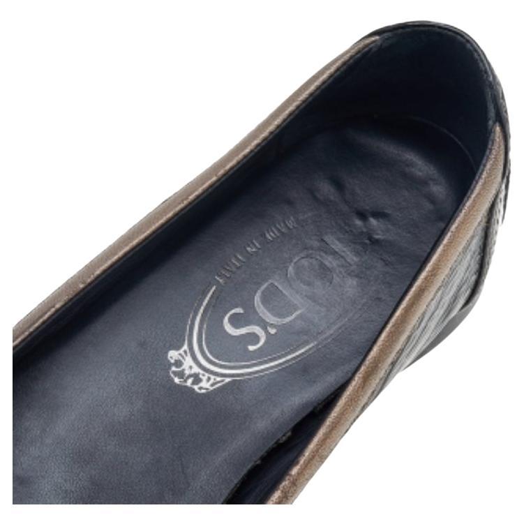 Tod's Mocassins à lacets en cuir verni et daim noir Taille 36 Pour femmes en vente