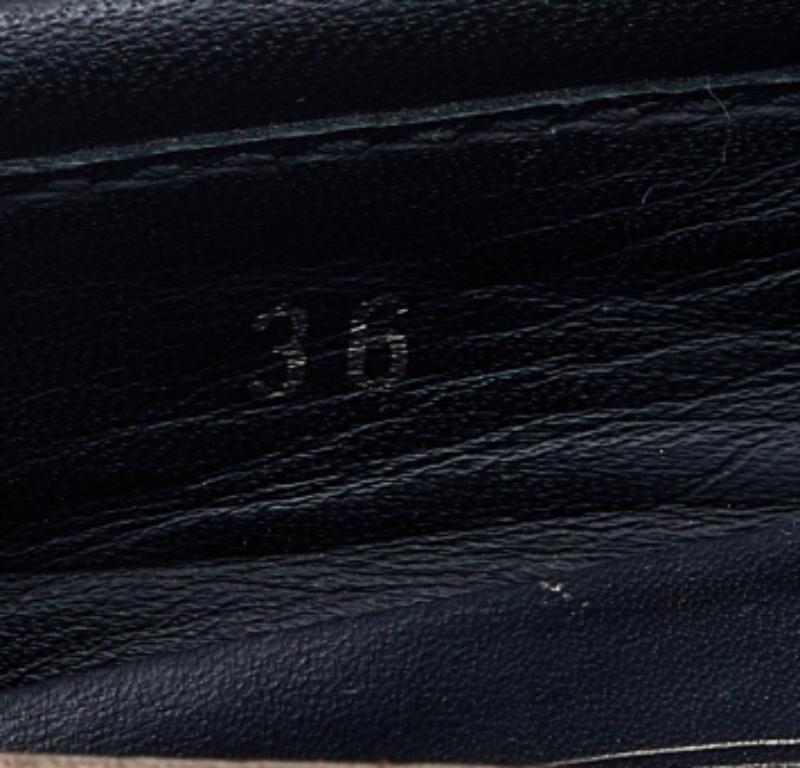 Tod's Mocassins à lacets en cuir verni et daim noir Taille 36 en vente 1