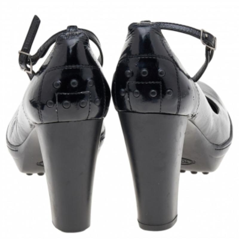 Tod's Black Patent Leather Ankle Strap Pumps Size 39 In Good Condition For Sale In Dubai, Al Qouz 2