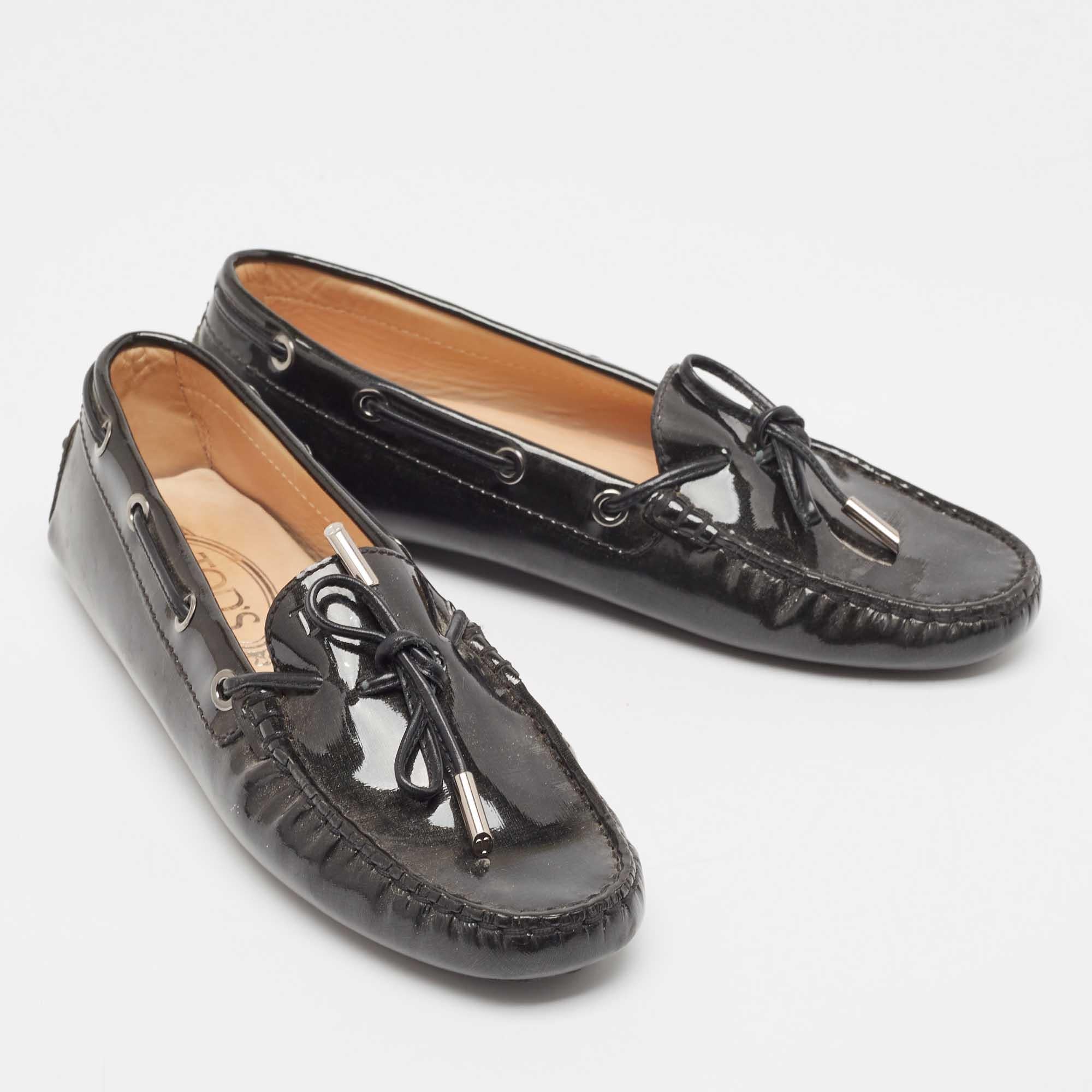 Women's Tod's Black Patent Leather Bow Loafers Size 36.5 For Sale
