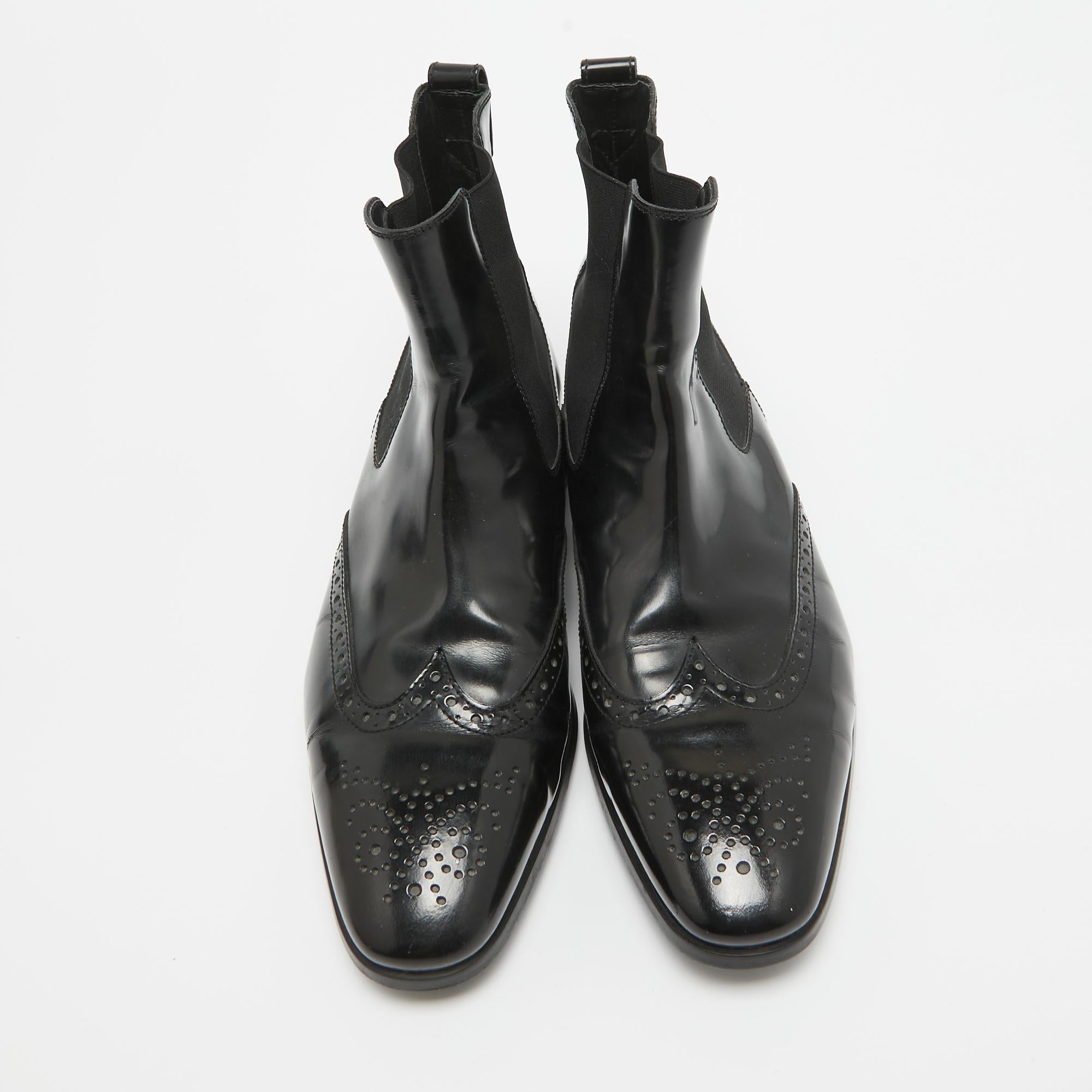 Tod's Black Patent Leather Brogue Chelsea Boots Size 40 In Good Condition In Dubai, Al Qouz 2