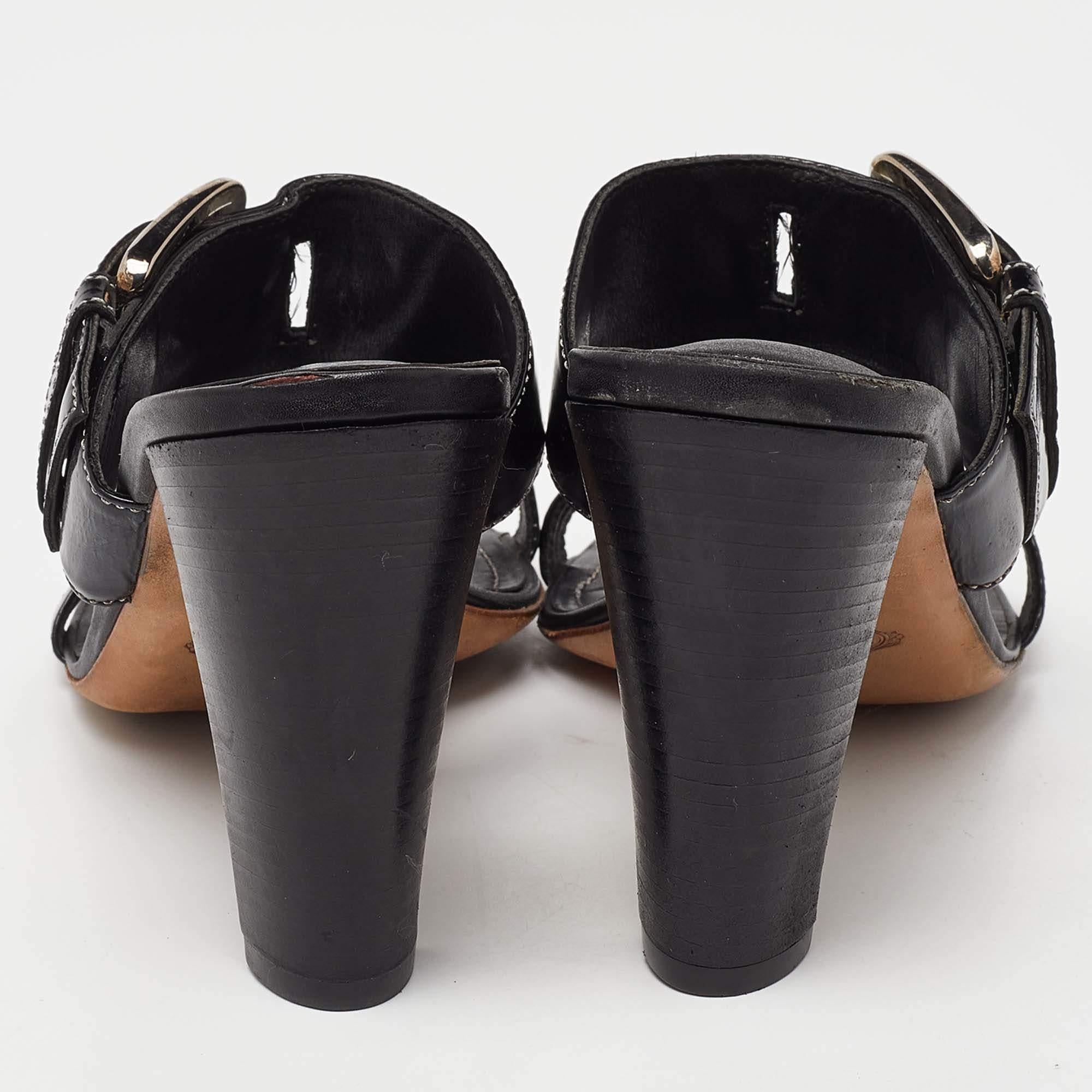 Tod's Black Patent Leather Buckle Detail Open Toe Sandals Size 40 For Sale 1