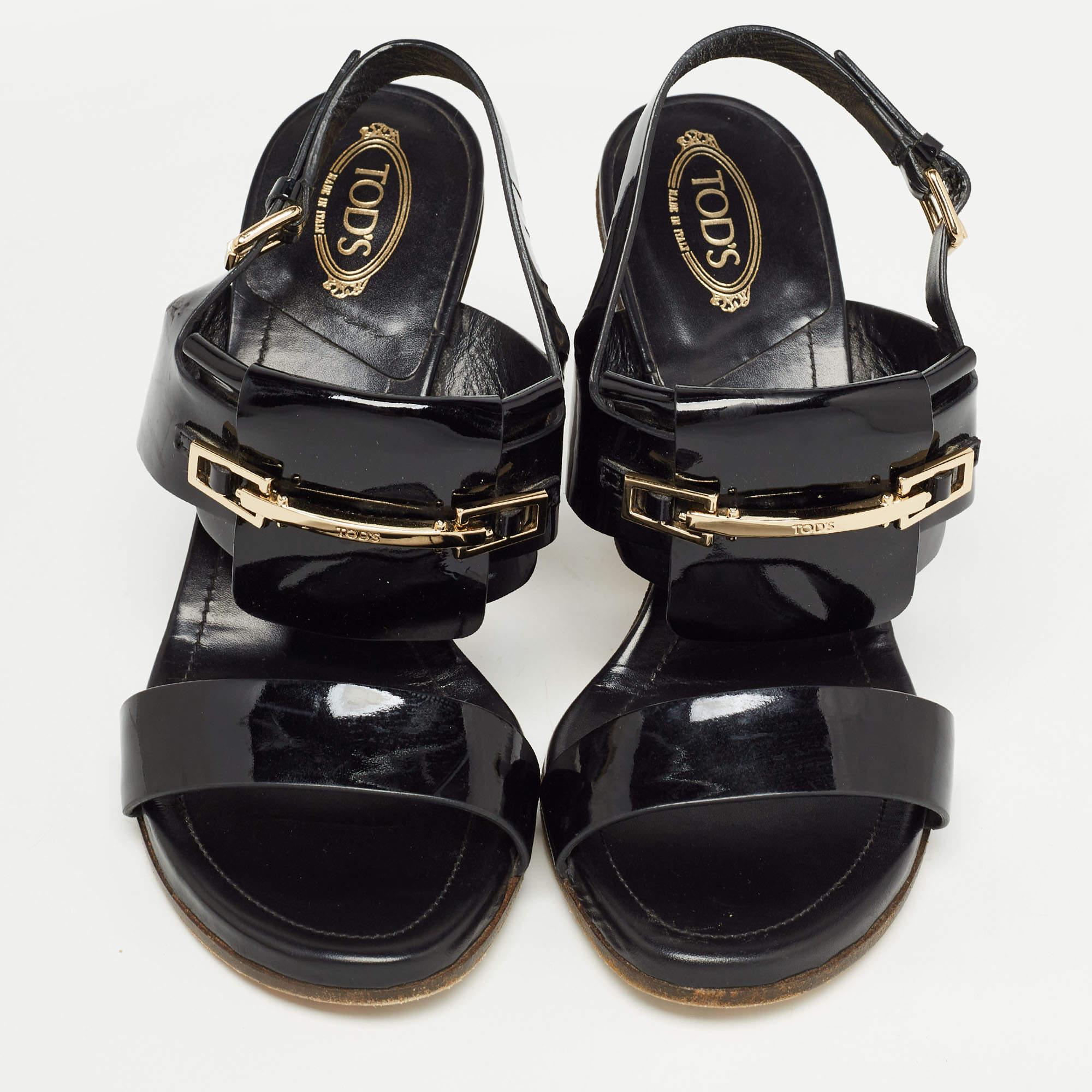 Tod's Black Patent Leather Buckle Slingback Sandals Size 37 In Excellent Condition For Sale In Dubai, Al Qouz 2
