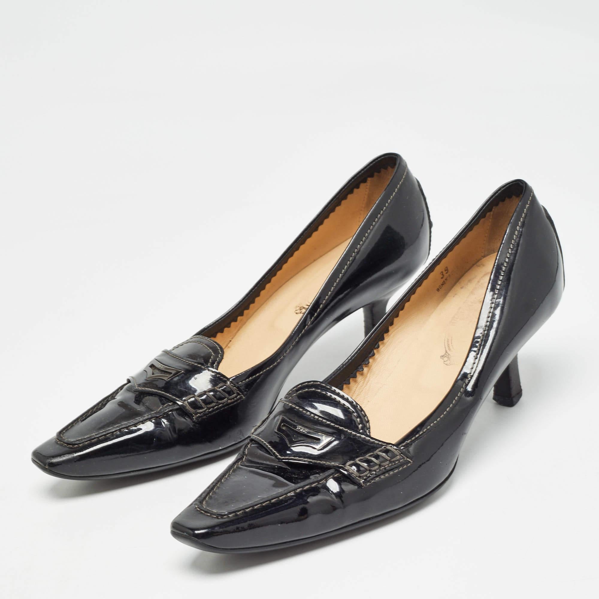 Haz una declaración de estilo chic con estos zapatos de salón de diseño. Presentan tacones resistentes y suelas duraderas perfectas para tus salidas a la moda