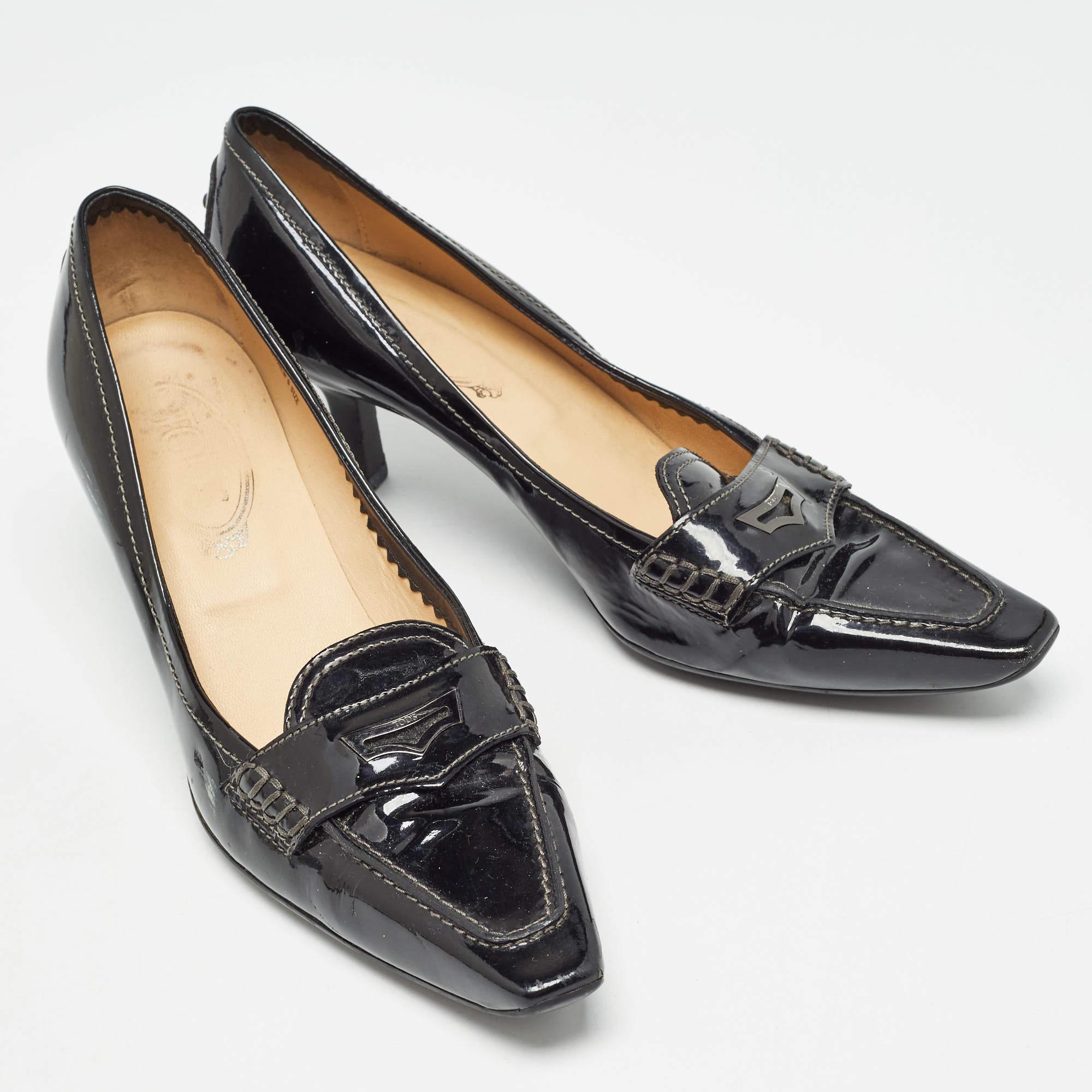 Bombas mocasines Tod's de charol negro talla 39 en Bastante bueno estado para la venta en Dubai, Al Qouz 2