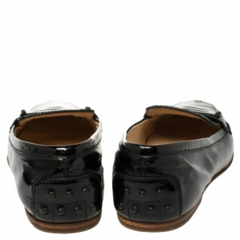 Tod's Black Patent Leather Penny Loafers Size 37 In Fair Condition For Sale In Dubai, Al Qouz 2