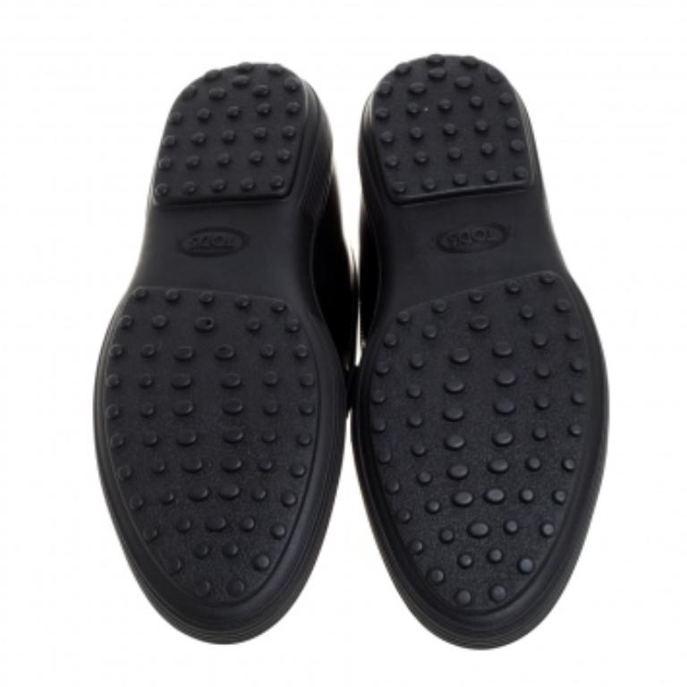 Tod's Black Patent Leather Penny Loafers Size 39.5 In Fair Condition For Sale In Dubai, Al Qouz 2
