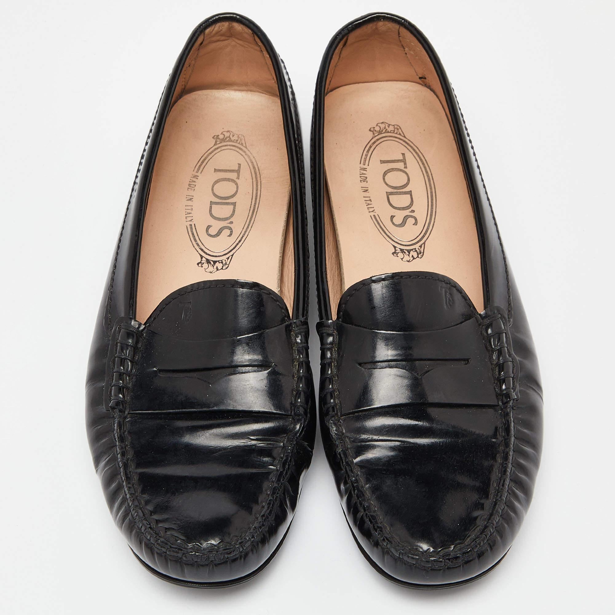 Tod's Black Patent Leather Penny Slip On Loafers Size 37 In Fair Condition For Sale In Dubai, Al Qouz 2