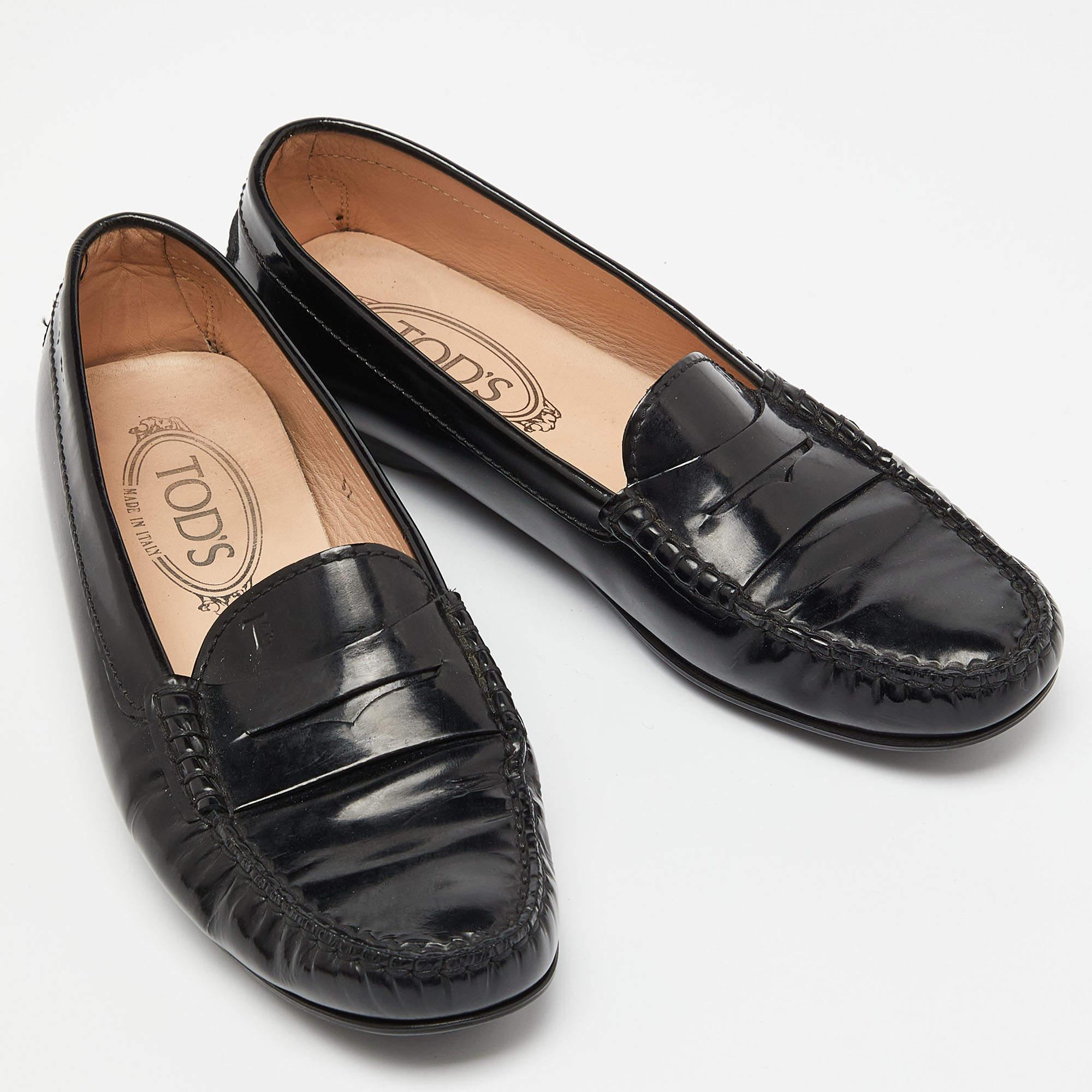 Women's Tod's Black Patent Leather Penny Slip On Loafers Size 37 For Sale