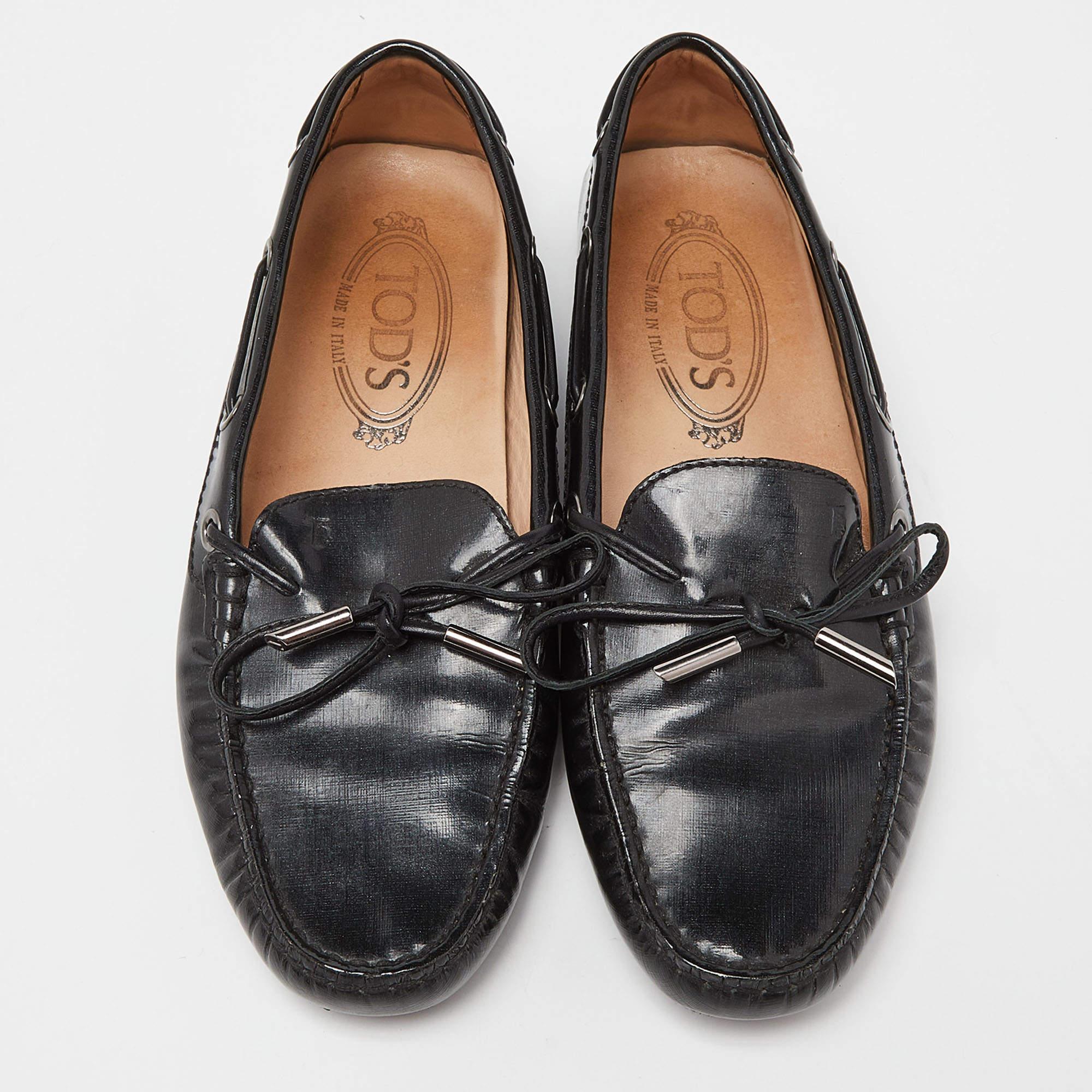 Tod's Black Patent Leather Slip On Loafers Size 36 In Good Condition For Sale In Dubai, Al Qouz 2