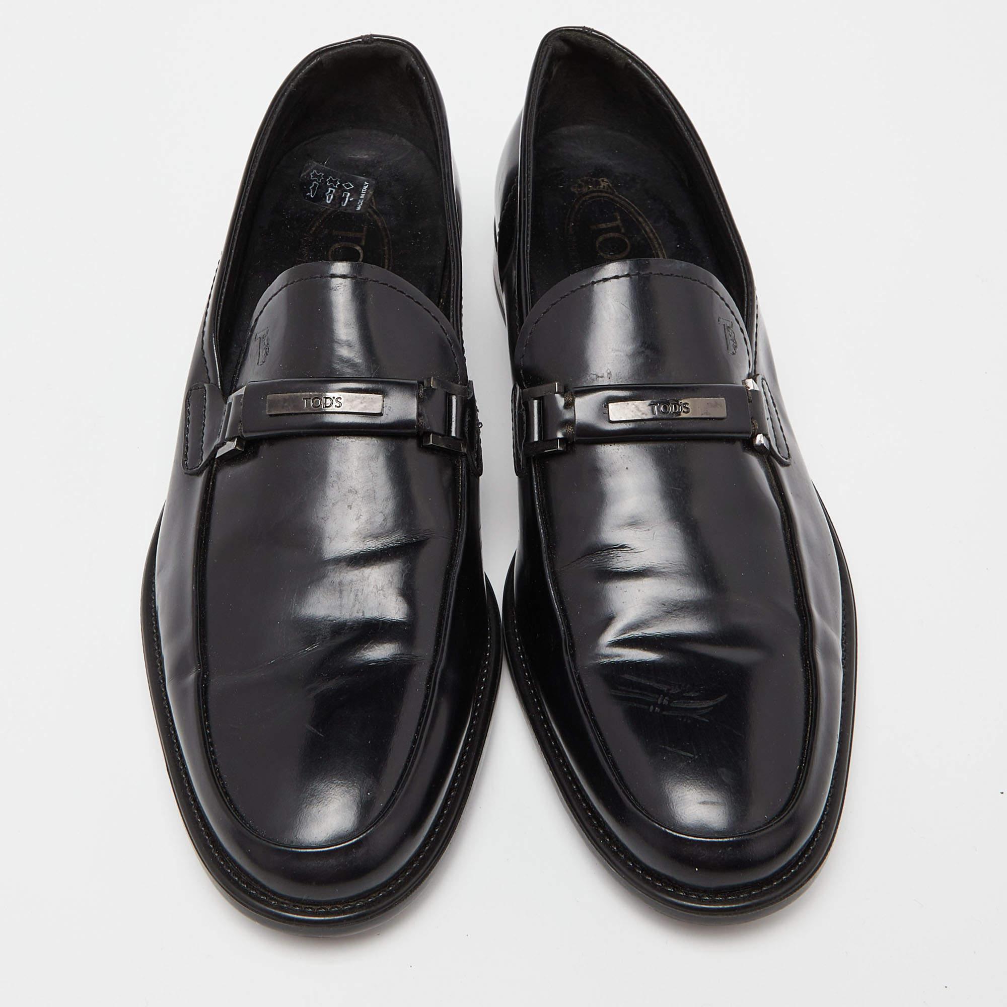 Tod's Black Patent Leather Slip on Loafers Size 39.5 In Fair Condition For Sale In Dubai, Al Qouz 2