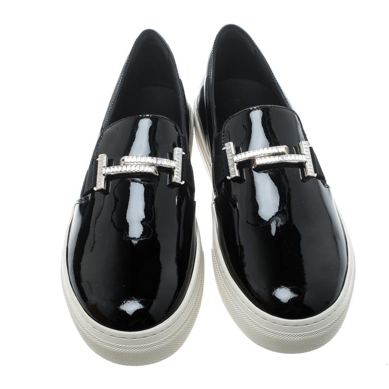 Exuding a bold and edgy style, these sneakers from Tod's are crafted with patent leather which is styled with silver-tone double T accents on the vamps to create a chic appeal. This pair comes with comfortable rubber soles and is easy to slip into.