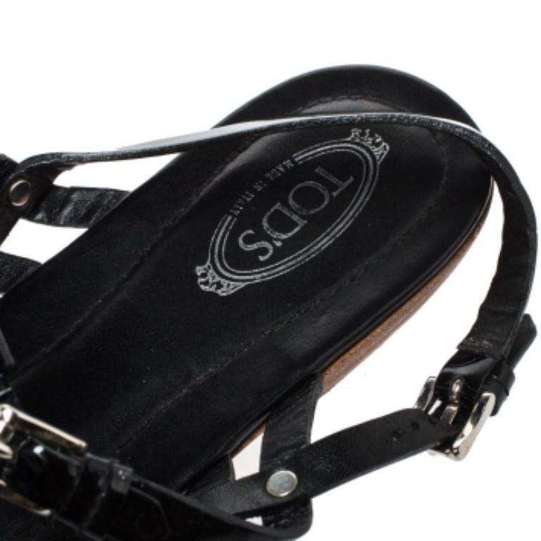 Tod's Black Patent Leather Strappy Buckle Detail Flat Sandals Size 37.5 In Fair Condition For Sale In Dubai, Al Qouz 2