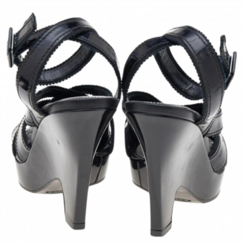 Tod's Black Patent Leather Strappy Sandals Size 35.5 In Good Condition For Sale In Dubai, Al Qouz 2
